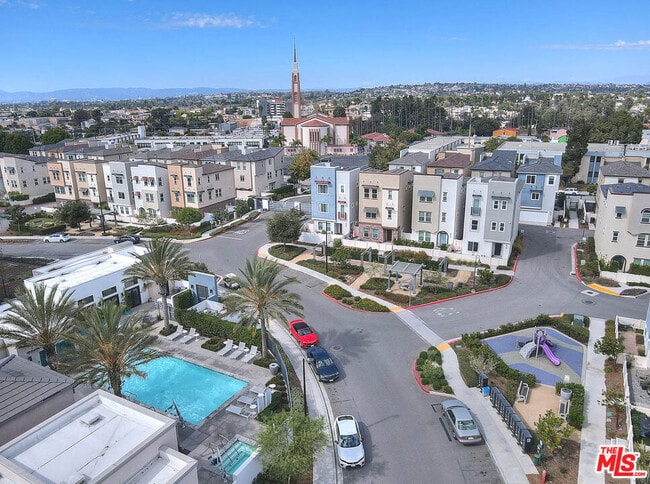 Building Photo - 629 Daniel Freeman Cir