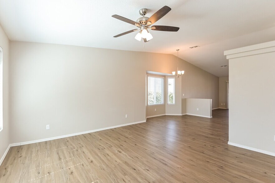 Building Photo - 10029 E Moonstruck Way