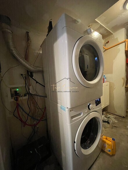 washer/dryer in unit - 723 Parker St