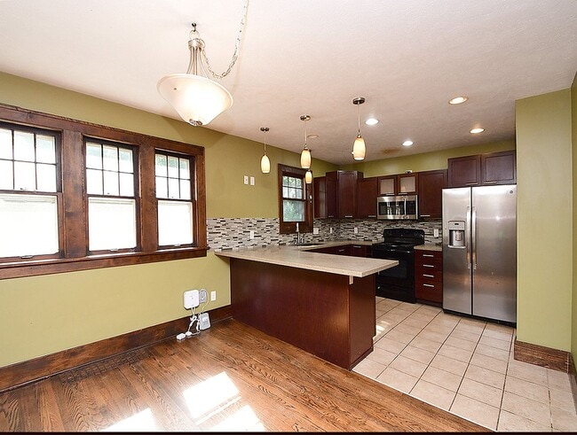 Building Photo - Elmwood Park Charmer