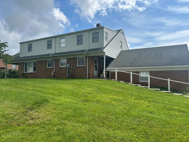 Building Photo - 1300 Chapel Dr