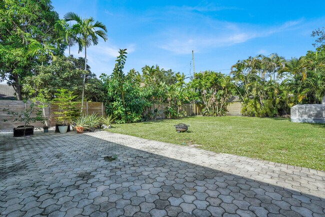 Building Photo - 501 SW 8th St