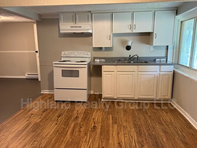 Building Photo - 1887 Habecker Rd