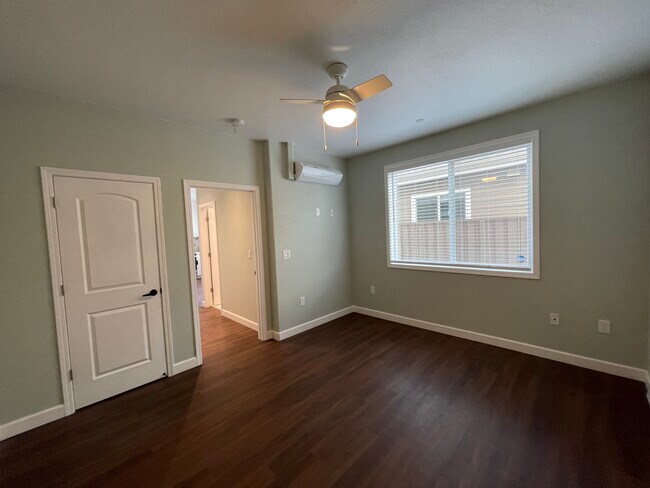 Building Photo - 1719 Heirloom St