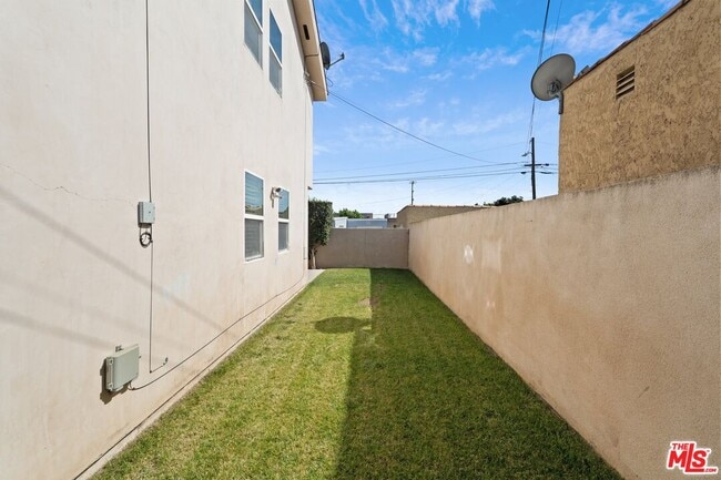 Building Photo - 4128 W 122nd St