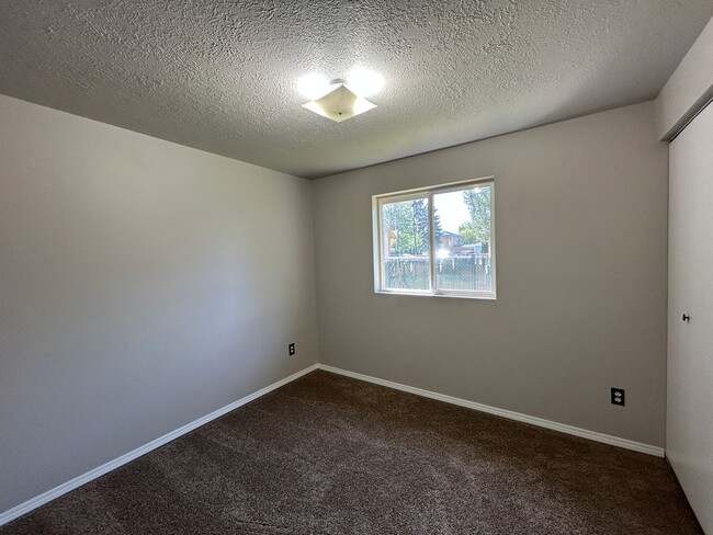 Building Photo - Remodeled 3 Bedroom / 1 Bathroom House on ...