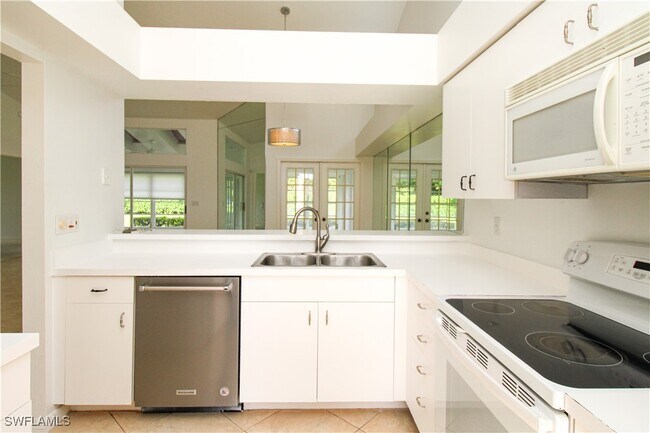 Building Photo - 10201 Regent Cir
