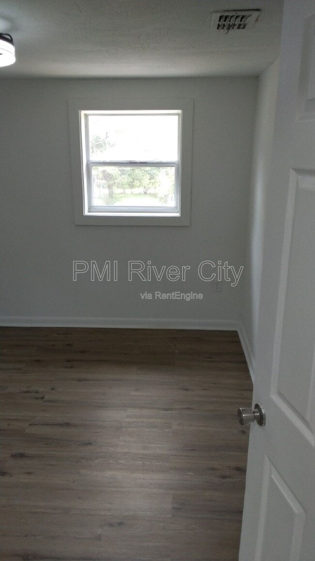 Building Photo - 8136 Siskin Ave