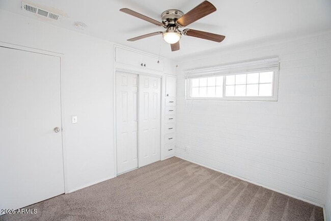 Building Photo - 318 N Palm St