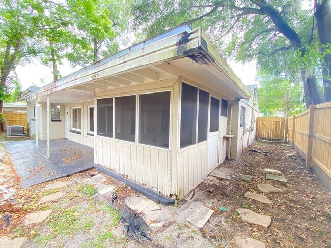 Building Photo - 311 Altaloma Ave