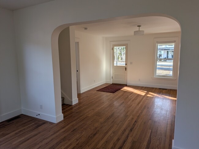 Building Photo - 117 S 2nd St