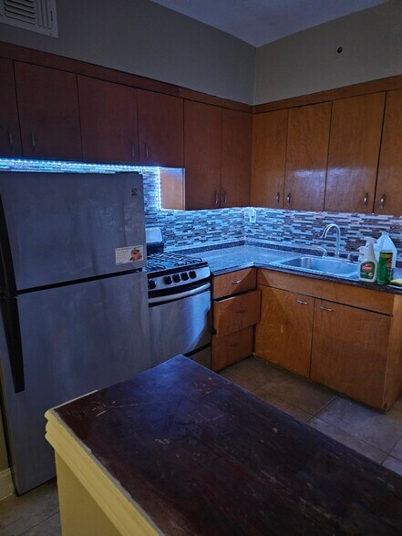 Building Photo - 1648 E 55th St