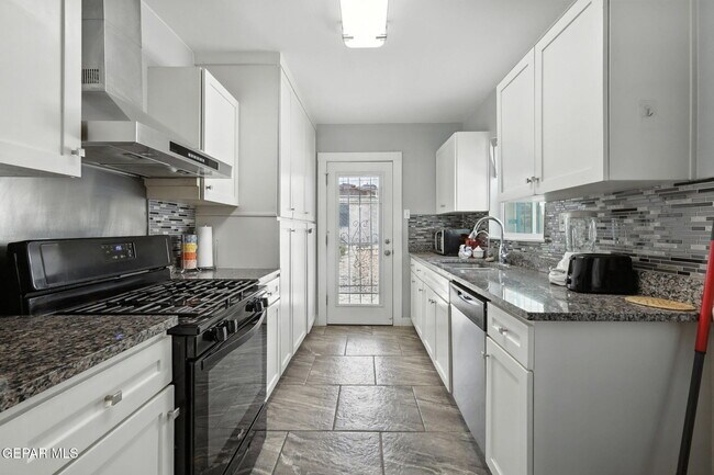 Building Photo - 4505 Pershing Dr