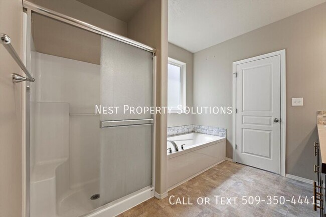 Building Photo - 558 S Lakeland Dr
