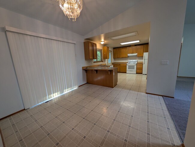 Building Photo - MUST SEE!! Spacious 2 Bedroom Duplex Close...