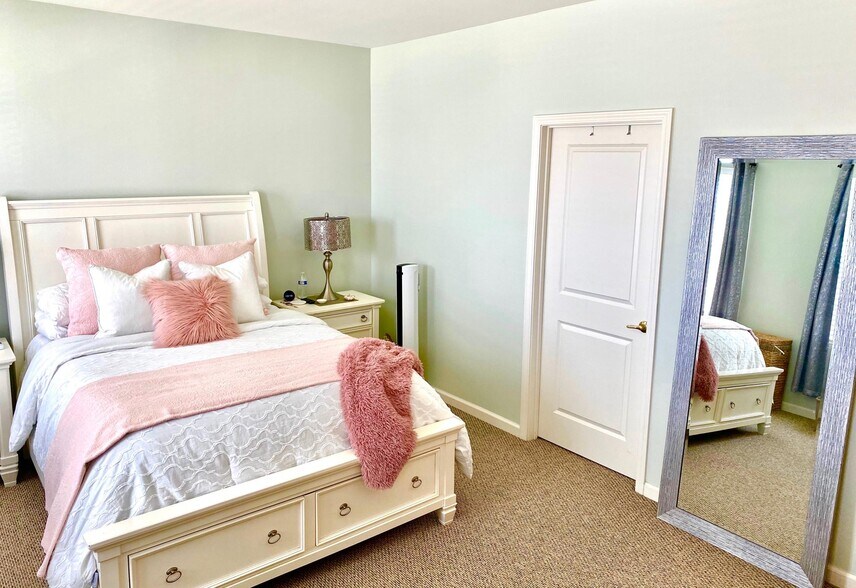 Building Photo - 99 Steiner Ave