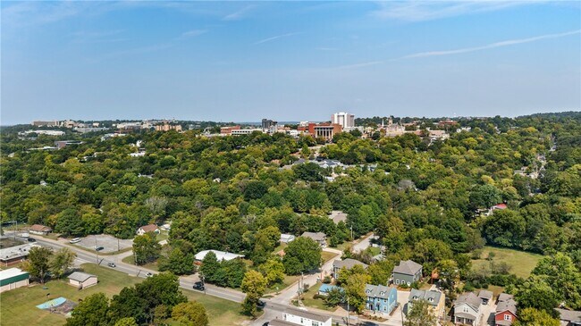 Building Photo - 588 N Willow Ave