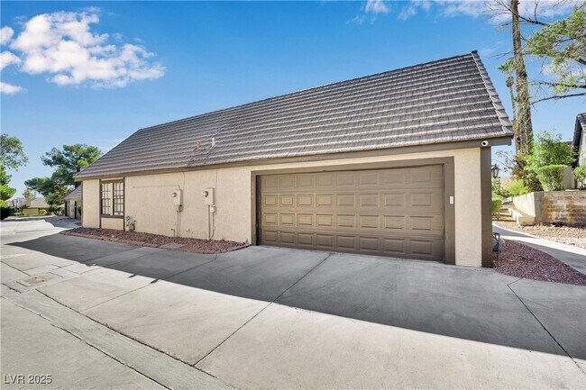 Building Photo - 3959 Salisbury Pl