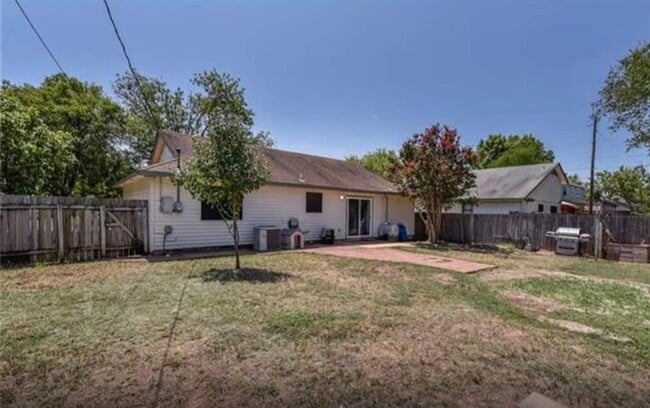 Building Photo - 508 Edwards Dr