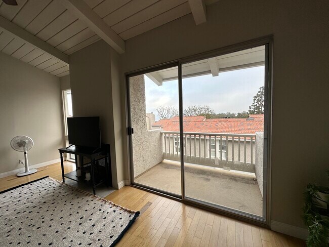 Living room balcony - 28214 Rey De Copas Ln