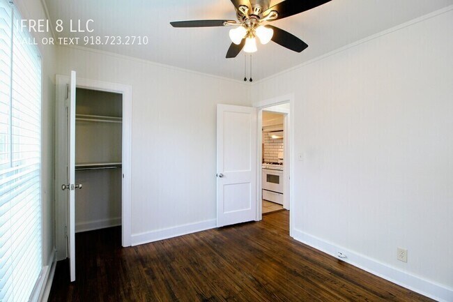 Building Photo - 2865 E Admiral Pl