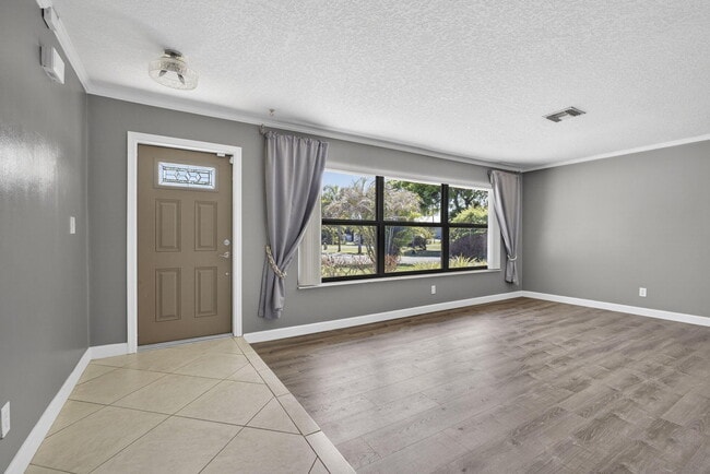 Building Photo - 7107 181st Ct N