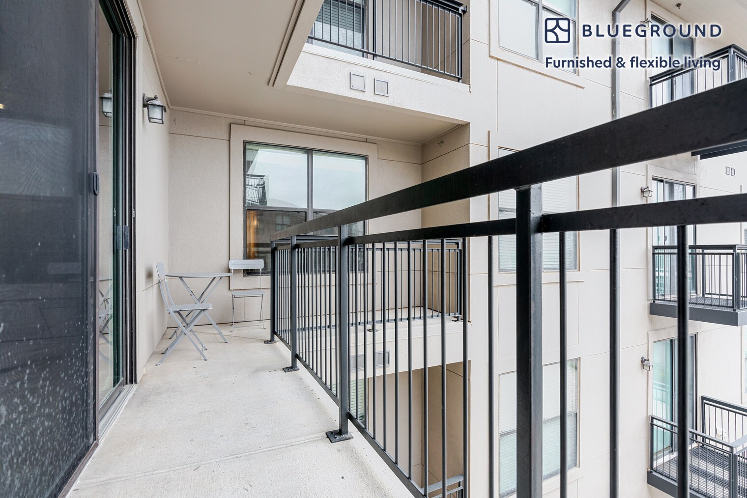 Building Photo - 11601 Century Oaks Terrace