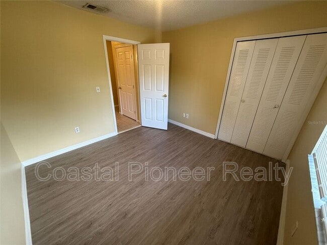 Building Photo - 217 S Moss Rd