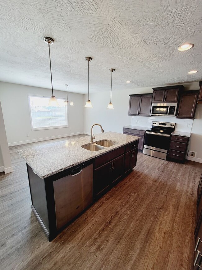 Building Photo - Pre-Leasing for May - Wild Horse Luxury,  Newer,  4 Bed Room, 3 Car Garage