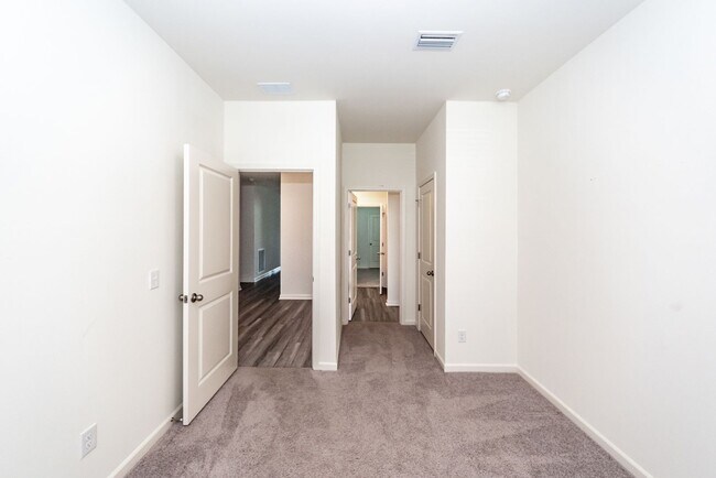 Building Photo - 713 Pisces Ln