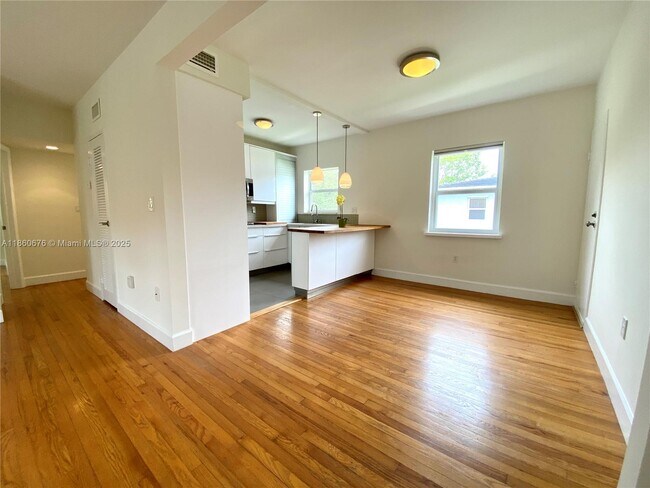 Building Photo - 5450 SW 76th St
