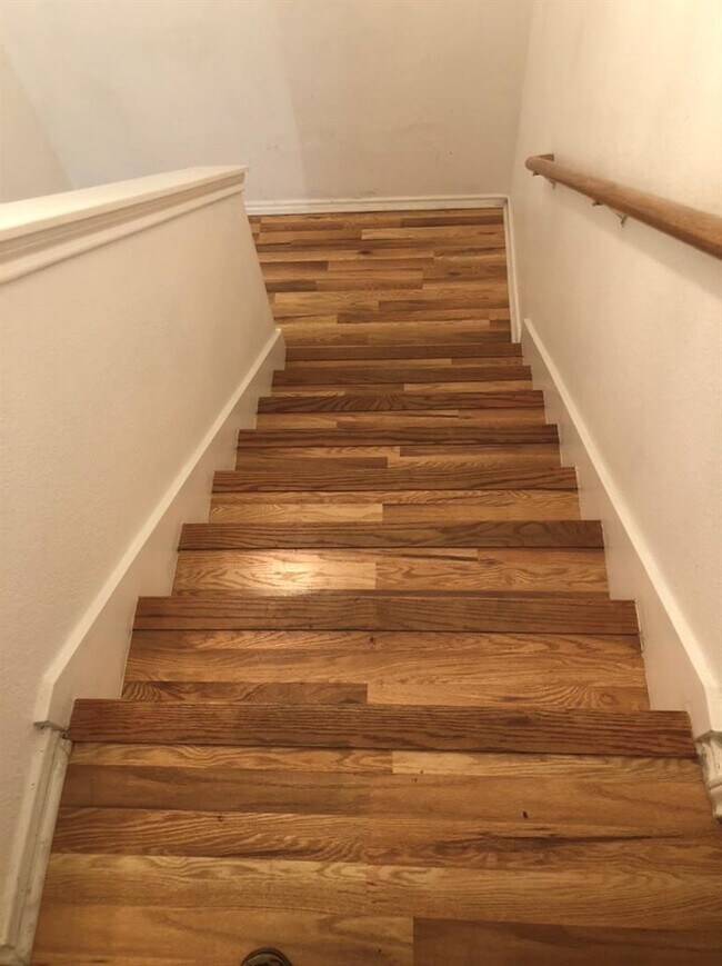 Building Photo - 713 Camino Alto Dr