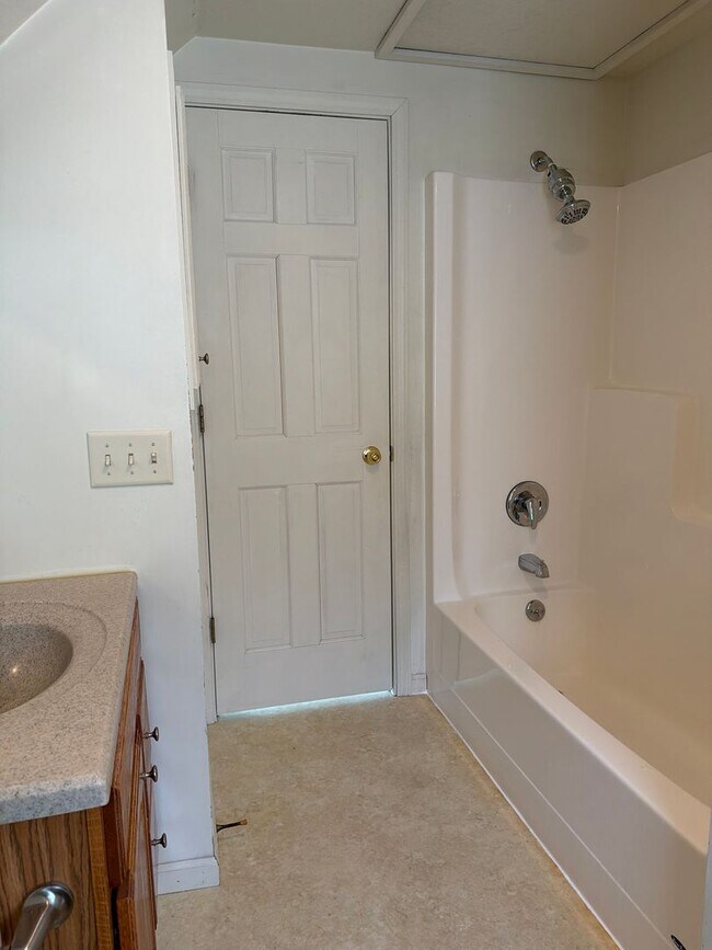 Building Photo - 376 Alger St