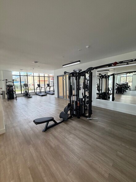 Building Photo - 406 N 20th Ave