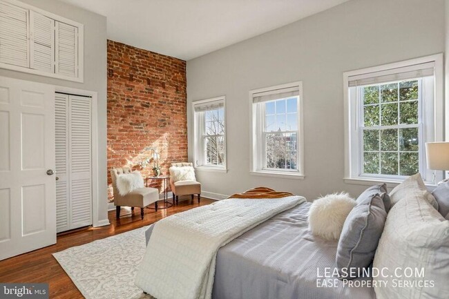 Building Photo - 1364 North Carolina Ave NE