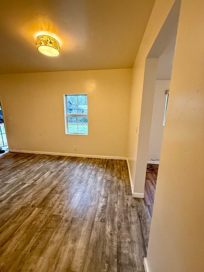 Building Photo - 10886 Pine Hill Dr