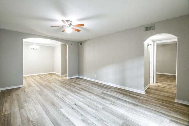 Building Photo - 2585 Marilee Ln