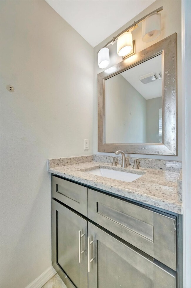 Building Photo - 2529 Croton Ave