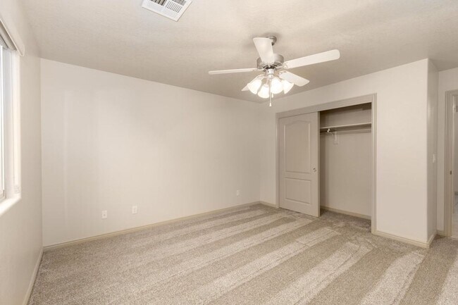 Building Photo - Single family with views and covered patio.