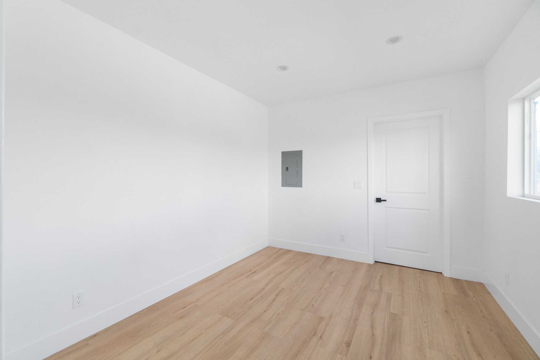 Building Photo - 301 S Cabrillo Ave