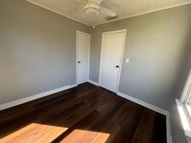 Building Photo - 112 Applegate St