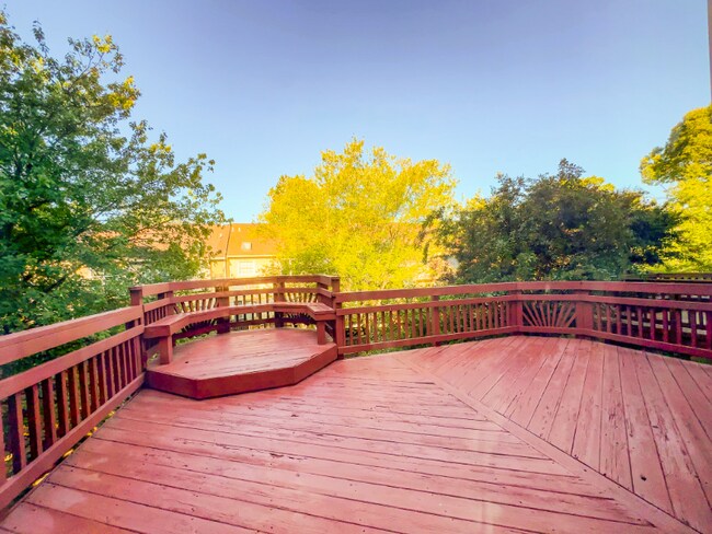 Building Photo - 2016 Wheaton Haven Ct