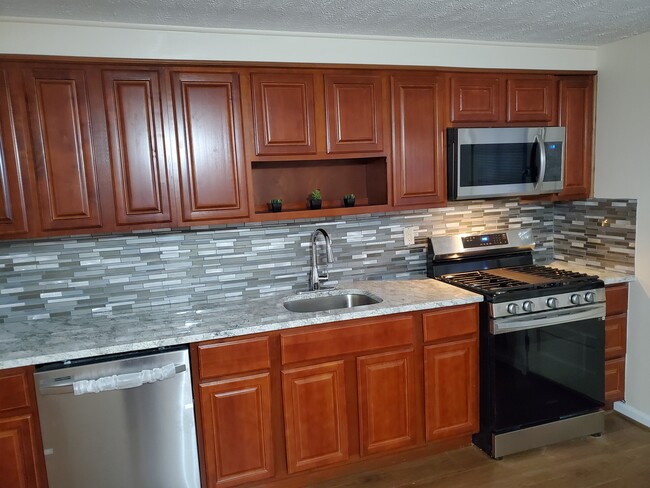 Building Photo - 1007 Foxwood Ln