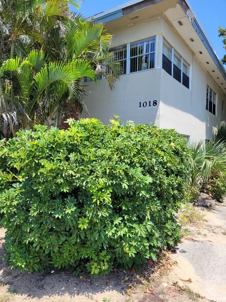 Building Photo - 1018 Park Dr