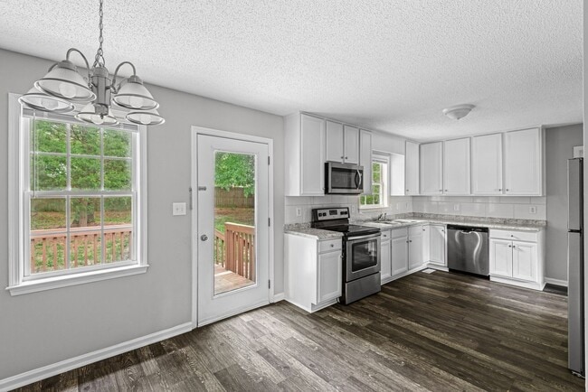 Building Photo - 220 Wood Green Dr