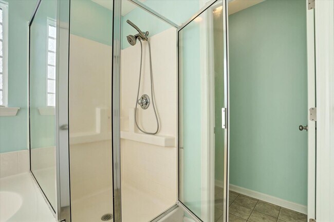 Building Photo - Cute 3 bedroom 2 bath