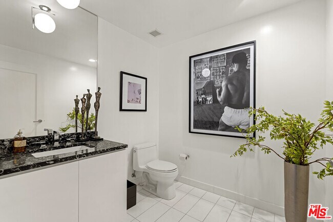 Building Photo - 900 W Olympic Blvd