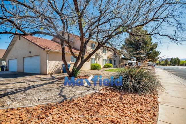 Building Photo - Upstairs Unit - St George - Near Costco and Home Depot Available Now - 3 BD 2 BA 2 GAR