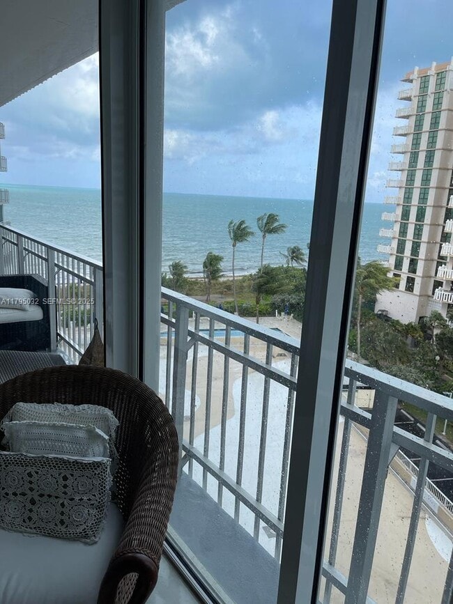 Building Photo - 600 Grapetree Dr