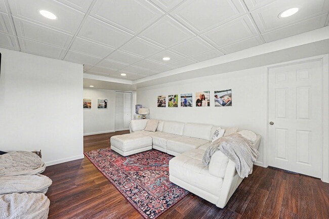 Building Photo - 5884 Rays Dr